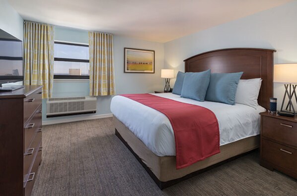 2 slaapkamers, een kluis op de kamer, een bureau