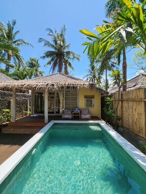 Una piscina cubierta