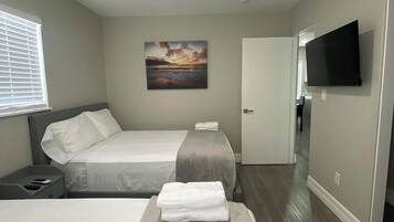 3 bedrooms, free WiFi, bed sheets, wheelchair access