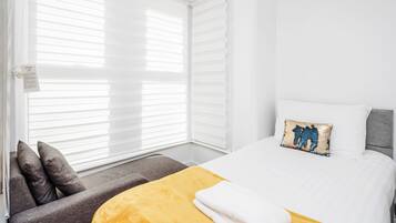 4 bedrooms, iron/ironing board, WiFi, bed sheets