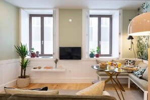 TV, Netflix, streaming services