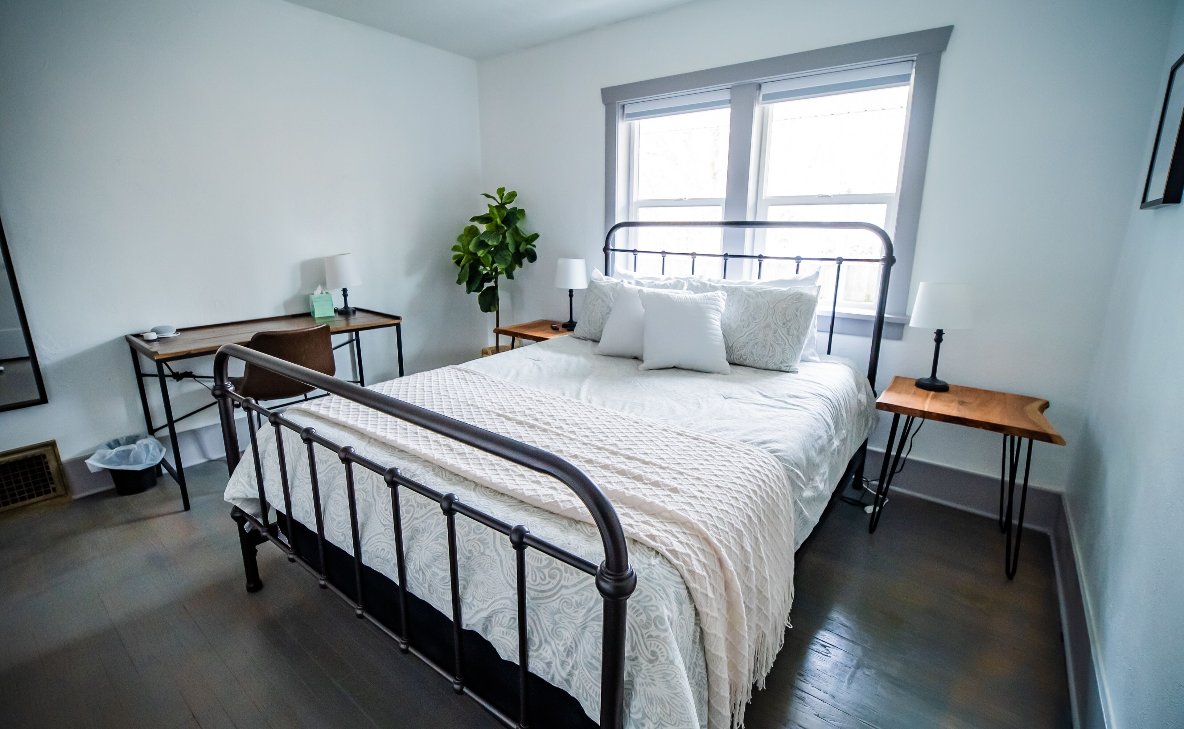 2 bedrooms, desk, iron/ironing board, travel crib