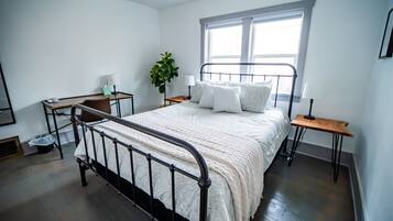 2 bedrooms, desk, iron/ironing board, travel crib