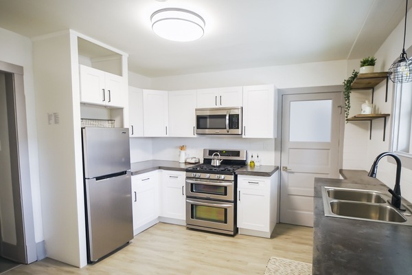 ثلاجة، ميكروويف، فرن، موقد طهي مسطح