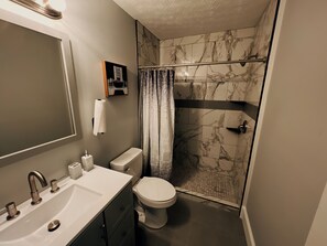 Shower, hair dryer, towels, soap - Recently Renovated Two-story Condo! (Athens)