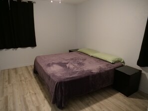 3 bedrooms, desk, free WiFi, bed sheets