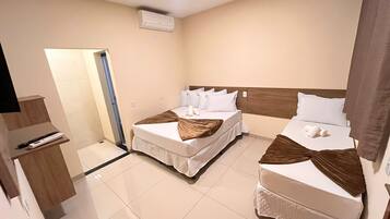 Quarto standard, 1 quarto | Roupas de cama antialérgicas, cortinas blackout, quartos à prova de som