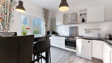 KylskÄp, mikrovÄgsugn, ugn och spishÀll