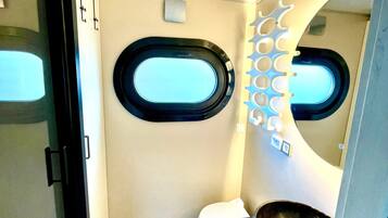 Bruser, hårtørrer, håndklæder