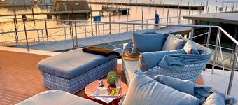 Boat 'Hausboot Inkl Motorboot, Ostsee' with Sea View, Private Terrace and Wi-Fi