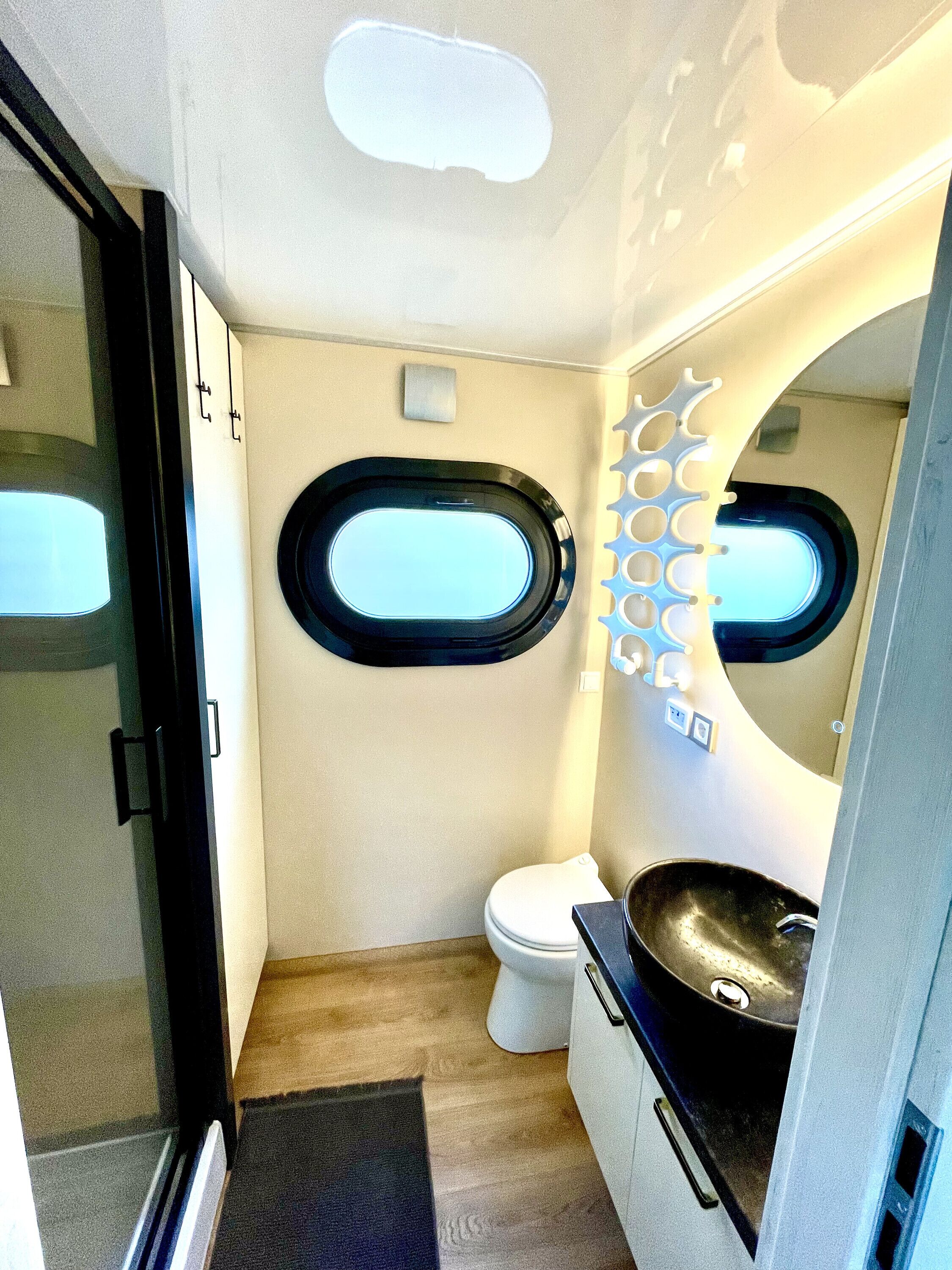 Een douche, een haardroger, handdoeken