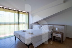 2 عدّة غرف نوم وواي فاي وملاءات أسرّة