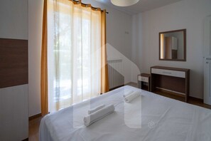 2 bedrooms, WiFi, bed sheets - Kaparbio - Three-room apartment on the first floor a few steps from the sea (Pineto)