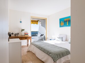 2 slaapkamers, een strijkplank/strijkijzer, wifi, beddengoed