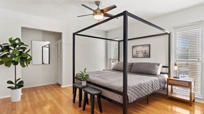 5 bedrooms, desk, iron/ironing board, travel crib