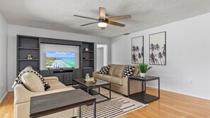 Smart TV - Luxurious summer home w pool | Mins to IMG Academy (Bradenton)