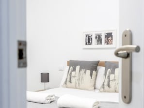 1 slaapkamer, een strijkplank/strijkijzer, internet, beddengoed