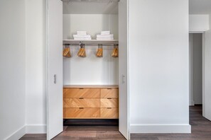 Interior - Serene Kips Bay 2BR w/ Gym & Doorman, nr Murray Hill, by Blueground (Midtown)