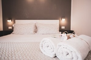 1 bedroom, iron/ironing board, WiFi, bed sheets - KITE BETH'S HOUSE (Brenzone sul Garda)