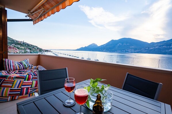 Outdoor dining - ORA.  BETH'S    HOUSE (Brenzone sul Garda)