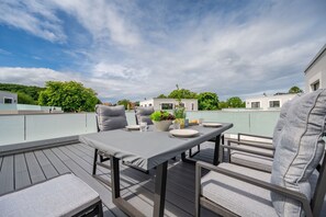 Unclassified image, 5 of 18, button