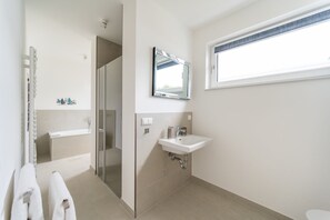 Unclassified image, 4 of 18, button