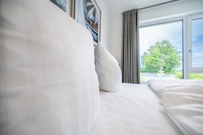 Unclassified image, 2 of 18, button