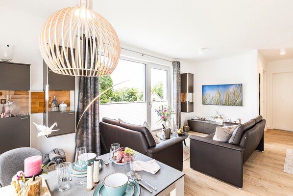 TV - Villa 19 Penthouse "fräulein Ava" - Luxus Appartement Fräulein Ava im Skandinavischen Design (Lohme)