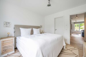 1 bedroom, in-room safe, iron/ironing board, WiFi - Villa "zweite Heimat" - WE 1 Herzzeit - Liebevoll Ausgestattetes Wohlfühlappartement mit Garten (Lohme)