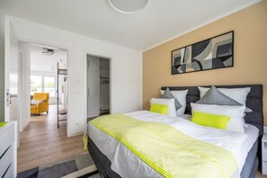 1 slaapkamer, een kluis op de kamer, een strijkplank/strijkijzer, wifi