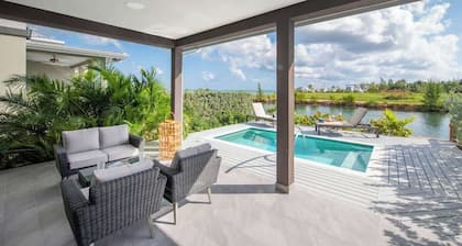 Mahogany Villa 2-A - 4BR Canal Front Villa & Pool