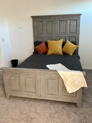 Room - 4BR-5min from Cardinal Stadium (Glendale)