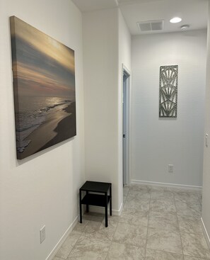 Interior - 4BR-5min from Cardinal Stadium (Glendale)