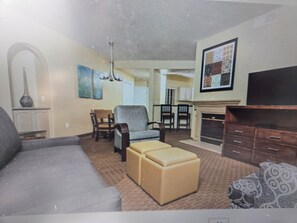 Televisión y chimenea 