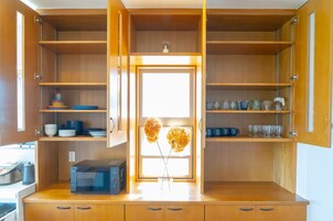 Basic House | In-room dining