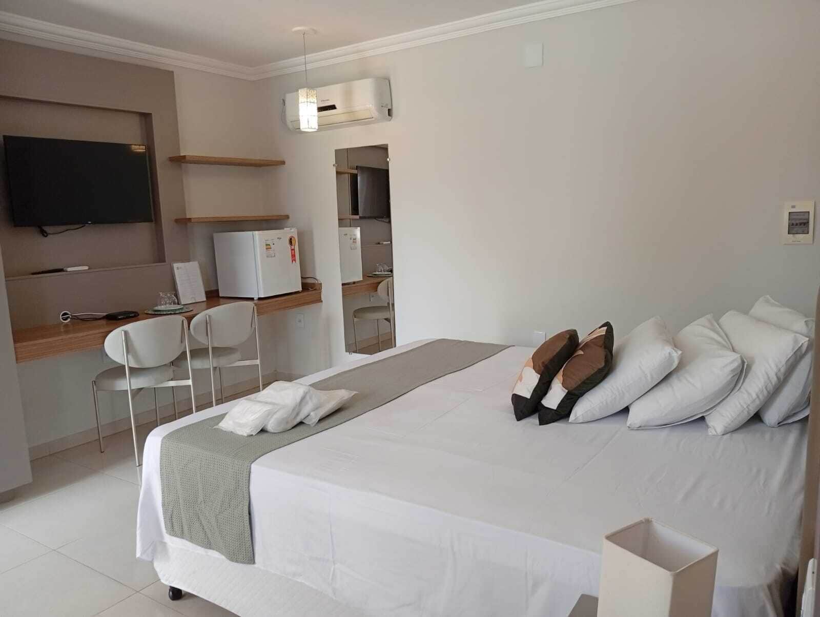 Luksus-dobbeltrom | Minibar, skrivebord for bærbar PC, wi-fi (inkludert) og sengetøy