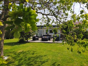 A patio area with outdoor furniture, a small table, and a chair. - Honfleur 10kms, house 53m2 with fireplace and garden 900m2 (Berville-sur-Mer)