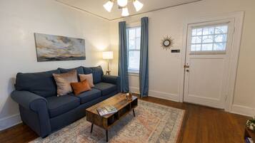 Smart TV, Netflix, Hulu, streaming services