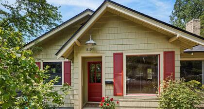 North End Charm: Cozy Fam Friendly Cottage with Fireplace and Dog-Friendly Fenced Yard!