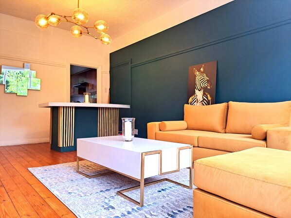 Interior - Secure Modern 2 bed - excellently located (Cape Town)