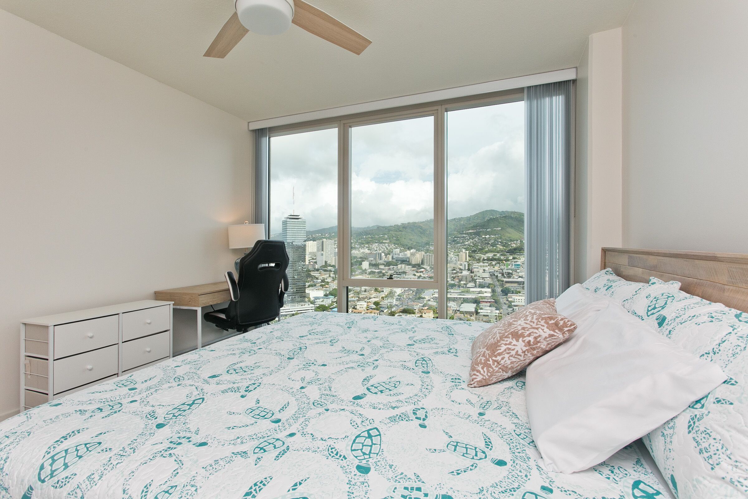 2 bedrooms, desk, iron/ironing board, travel crib