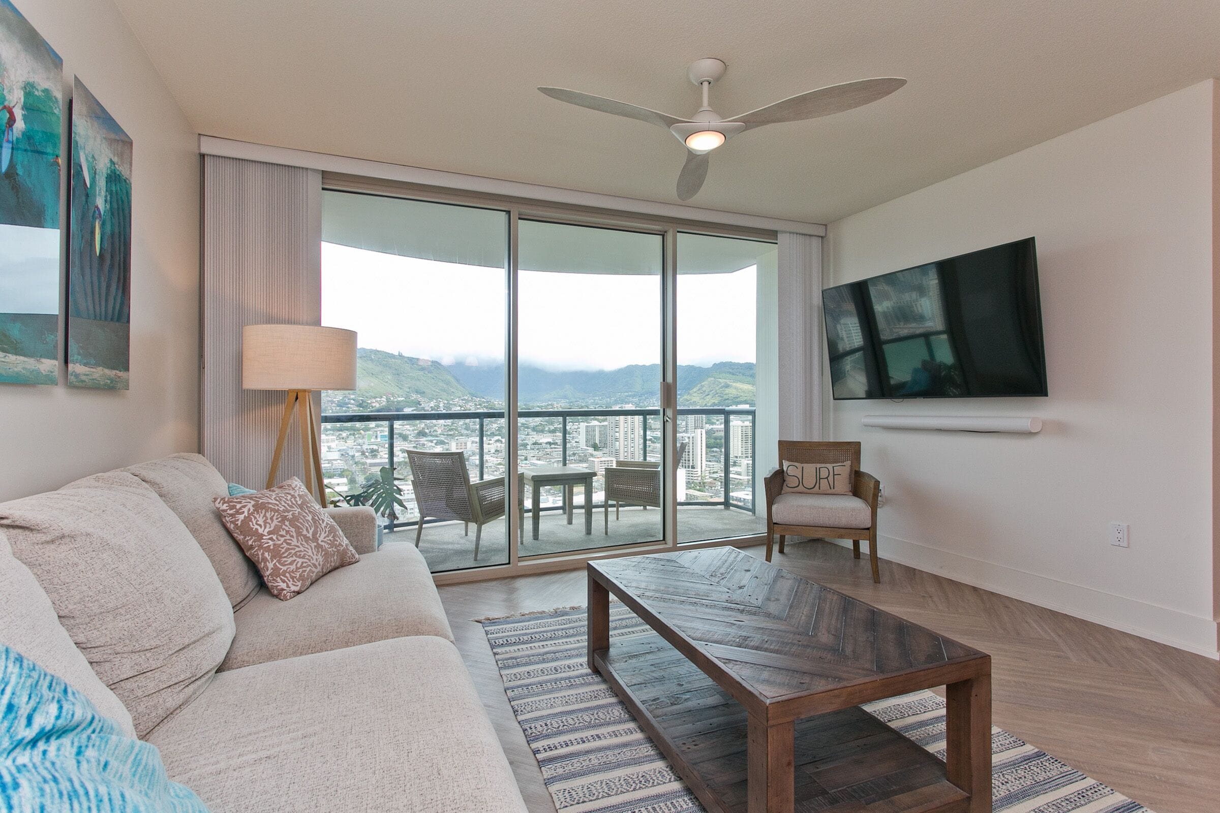 Smart TV, books, stereo