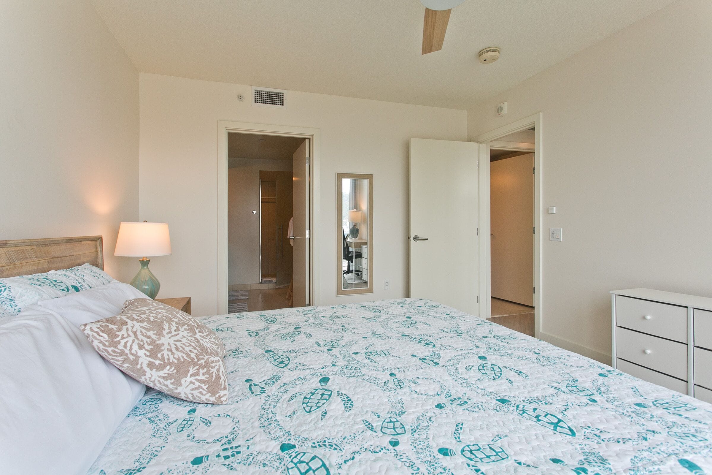 2 bedrooms, desk, iron/ironing board, travel crib