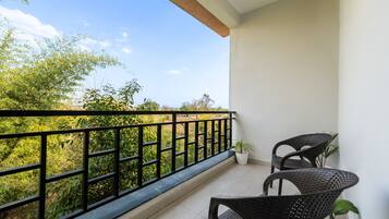 Executive Room, Pool View | Terrace/patio
