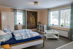 8 bedrooms, iron/ironing board, WiFi