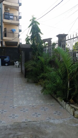 Property grounds - FURNISHED APARTMENT BONAMOUSSADI HIGH STANDING (Douala)