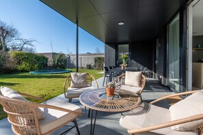 Outdoor dining - Holiday Home near Veerse Meer with Garden (Kamperland)
