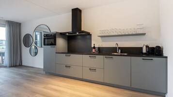 Réfrigérateur, four, plaque de cuisson, lave-vaisselle