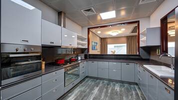 Herdplatte, Geschirrspüler, Kochgeschirr/Geschirr/Besteck