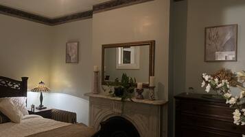 1 bedroom, iron/ironing board, internet, bed sheets